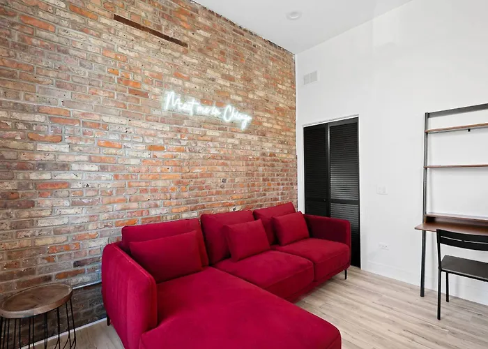 Chic Loft Near United Center, Uic/imd & Downtown Chicago